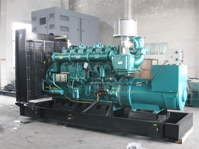 汉台200KW 柴油发电机的油耗是多少？